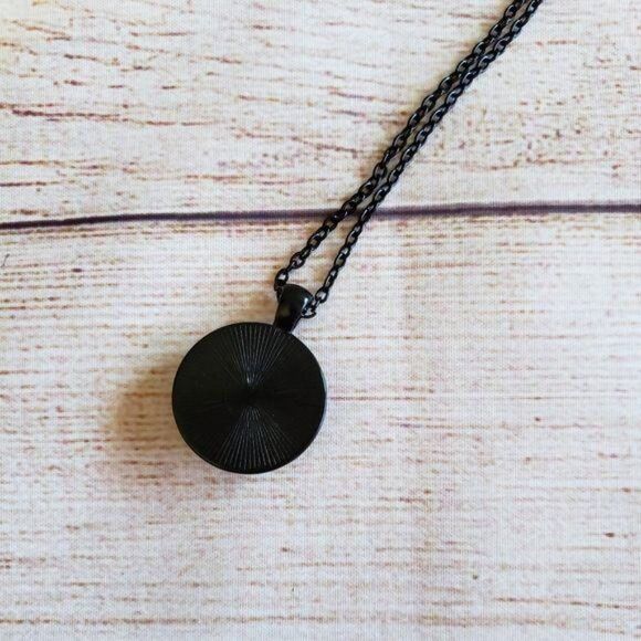 Spooky Skull Pendant Gothic Halloween Chain Necklace - Picture 8 of 8